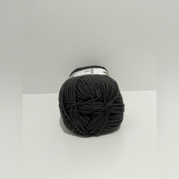 New Lion Brand Yarn Color Made Easy 7oz Coal lot of 3 Skeins discontinued color - Picture 3 of 8